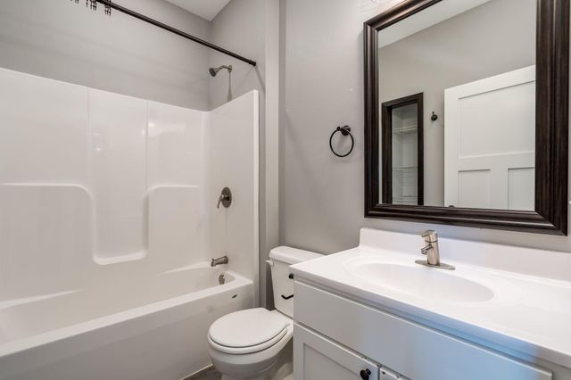 405 Prairie Rose Trail, Mankato, MN 56001