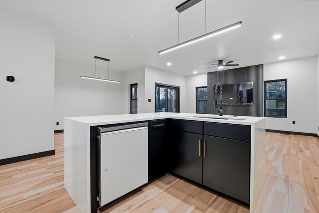 5021 Private Road 9005, West Plains, MO 65775