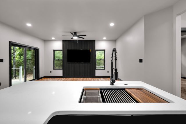 5021 Private Road 9005, West Plains, MO 65775