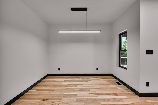 5021 Private Road 9005, West Plains, MO 65775