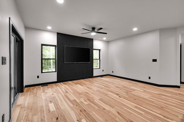 5021 Private Road 9005, West Plains, MO 65775