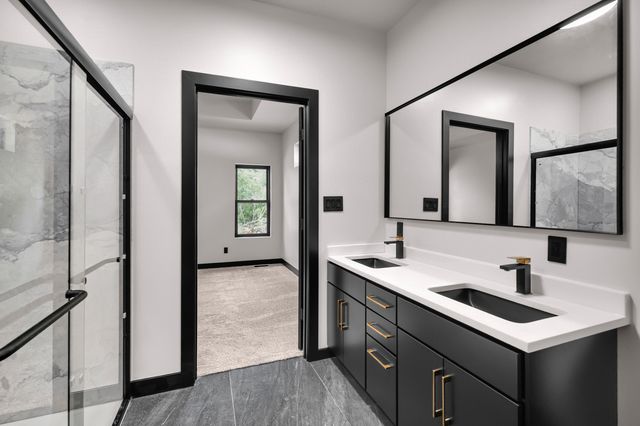 5021 Private Road 9005, West Plains, MO 65775