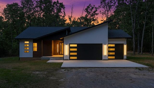 5021 Private Road 9005, West Plains, MO 65775