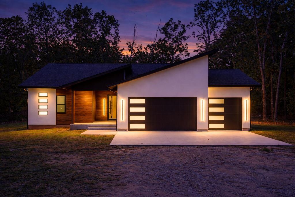 5021 Private Road 9005, West Plains, MO 65775