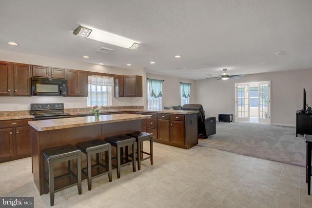 13 COLONIAL CT, Shippensburg, PA 17257