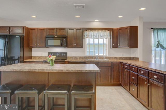 13 COLONIAL CT, Shippensburg, PA 17257