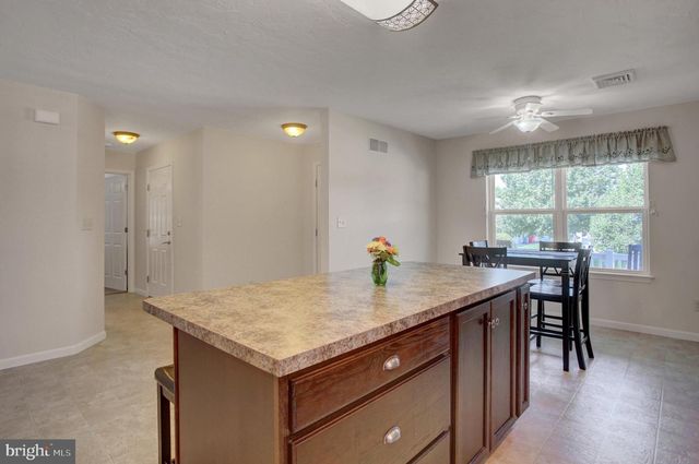 13 COLONIAL CT, Shippensburg, PA 17257