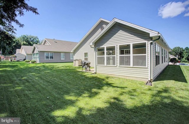 13 COLONIAL CT, Shippensburg, PA 17257