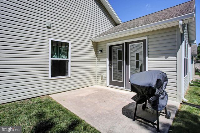 13 COLONIAL CT, Shippensburg, PA 17257