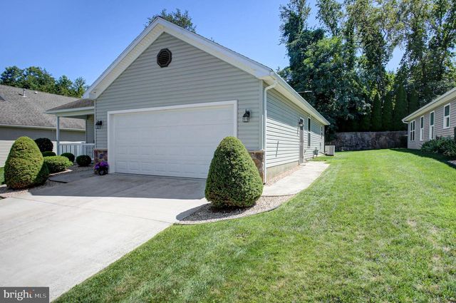 13 COLONIAL CT, Shippensburg, PA 17257