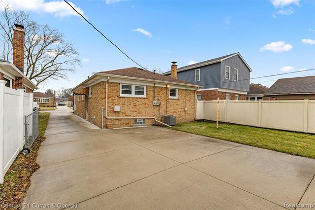 8054 Robinson Avenue, Allen Park, MI 48101