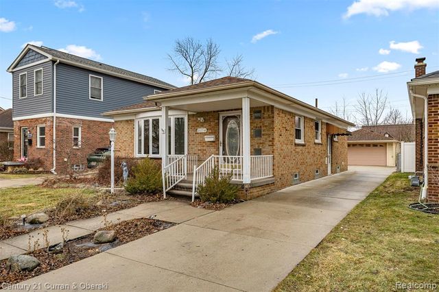 8054 Robinson Avenue, Allen Park, MI 48101