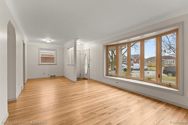 8054 Robinson Avenue, Allen Park, MI 48101