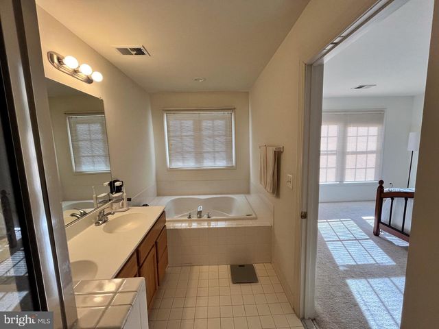 8179 SKELTON CIR, Falls Church, VA 22042