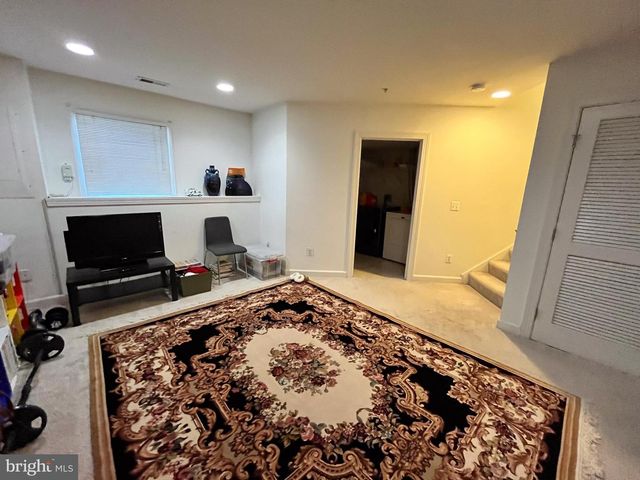 8179 SKELTON CIR, Falls Church, VA 22042