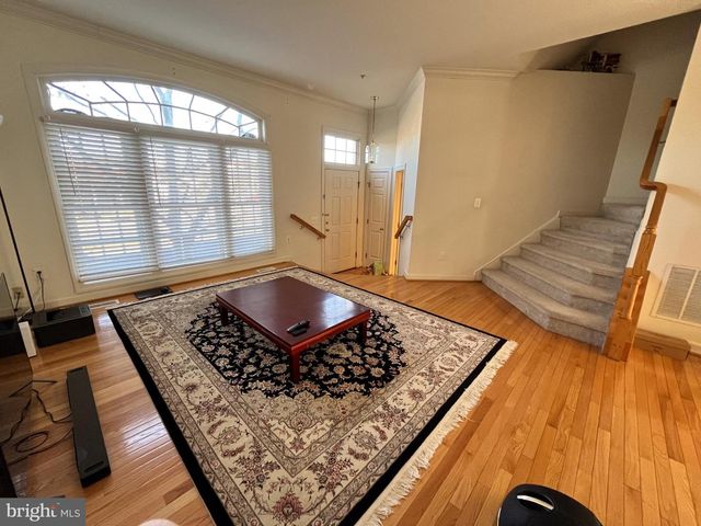 8179 SKELTON CIR, Falls Church, VA 22042