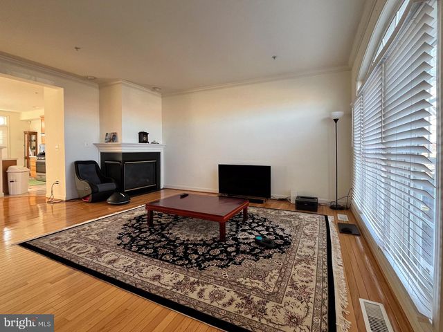 8179 SKELTON CIR, Falls Church, VA 22042