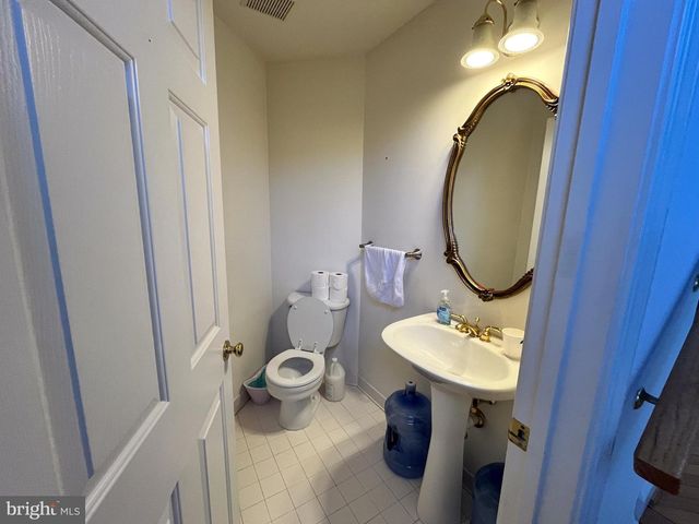 8179 SKELTON CIR, Falls Church, VA 22042