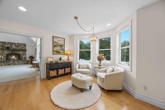 29 Weatherdeck Dr, Bourne, MA 02532