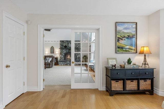 29 Weatherdeck Dr, Bourne, MA 02532