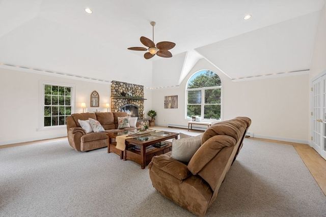29 Weatherdeck Dr, Bourne, MA 02532