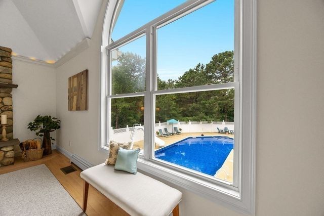 29 Weatherdeck Dr, Bourne, MA 02532