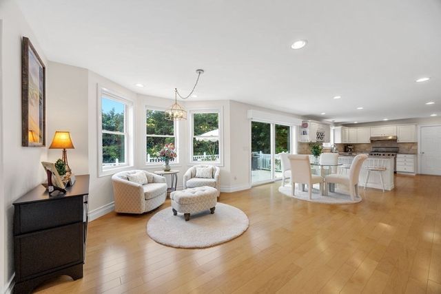 29 Weatherdeck Dr, Bourne, MA 02532