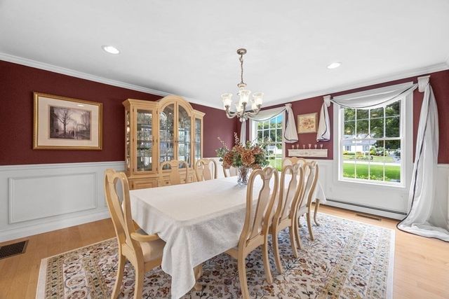 29 Weatherdeck Dr, Bourne, MA 02532