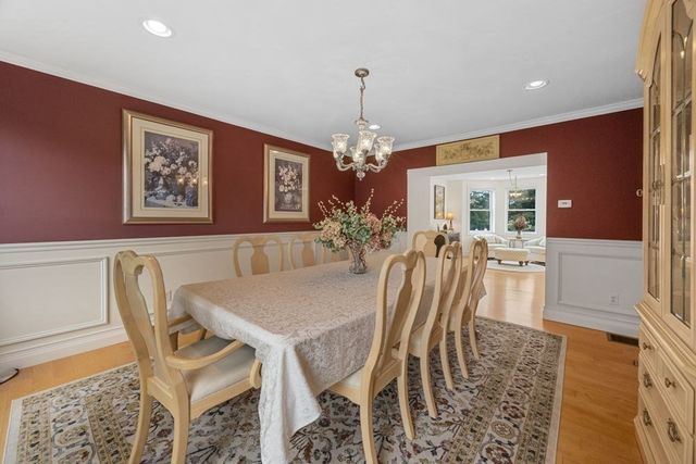 29 Weatherdeck Dr, Bourne, MA 02532