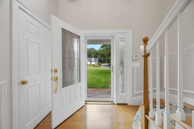 29 Weatherdeck Dr, Bourne, MA 02532