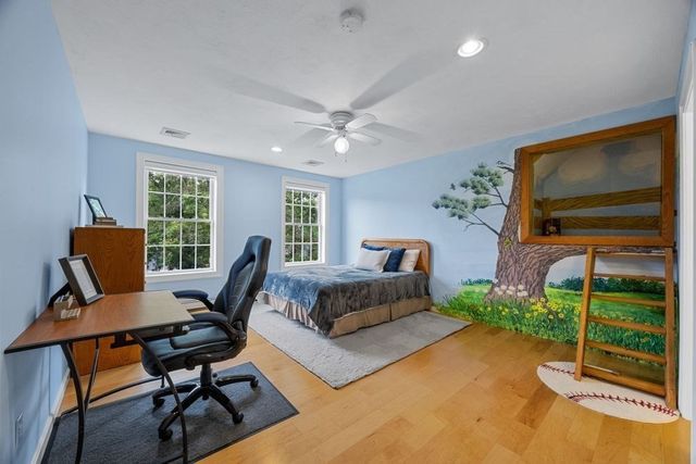 29 Weatherdeck Dr, Bourne, MA 02532