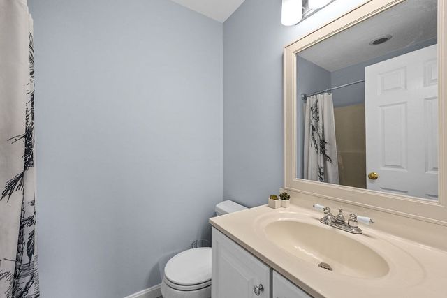 29 Weatherdeck Dr, Bourne, MA 02532