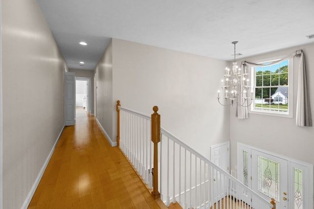 29 Weatherdeck Dr, Bourne, MA 02532
