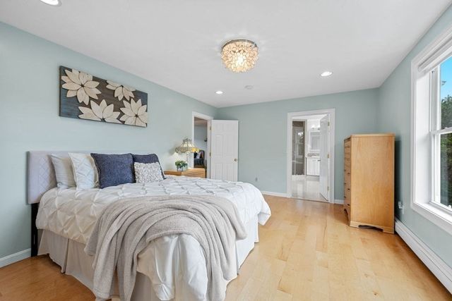 29 Weatherdeck Dr, Bourne, MA 02532