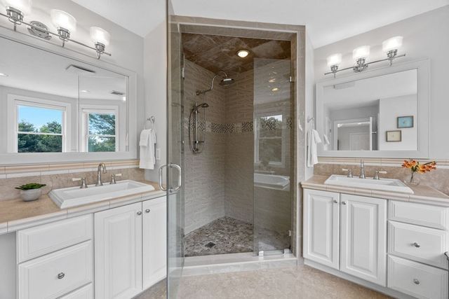 29 Weatherdeck Dr, Bourne, MA 02532