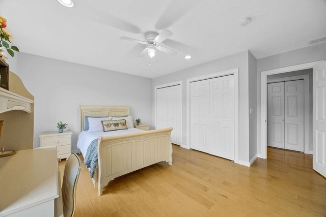 29 Weatherdeck Dr, Bourne, MA 02532