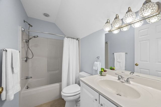 29 Weatherdeck Dr, Bourne, MA 02532