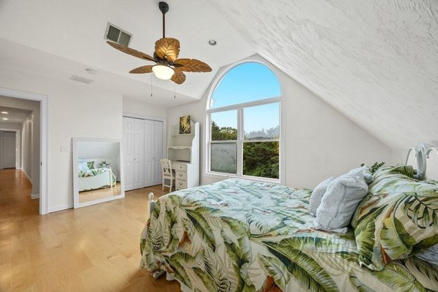 29 Weatherdeck Dr, Bourne, MA 02532