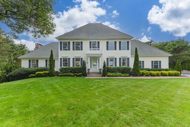 29 Weatherdeck Dr, Bourne, MA 02532