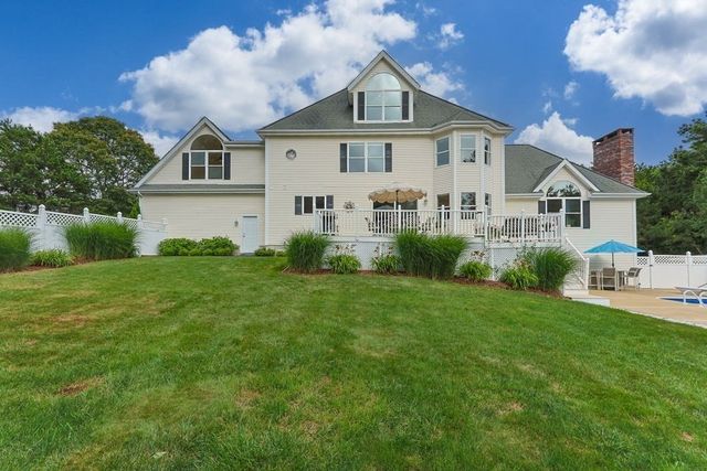 29 Weatherdeck Dr, Bourne, MA 02532