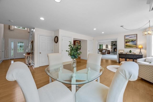 29 Weatherdeck Dr, Bourne, MA 02532