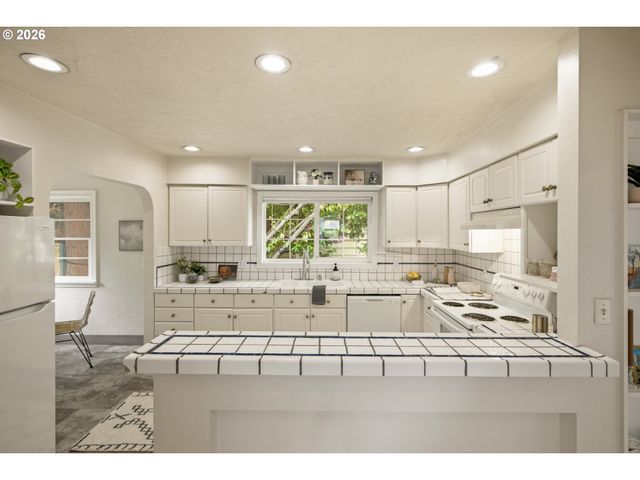 946 Se NEHALEM St, Portland, OR 97202