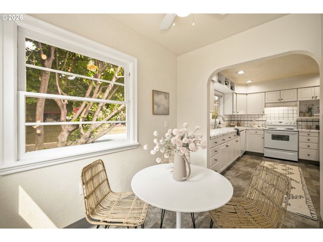 946 Se NEHALEM St, Portland, OR 97202