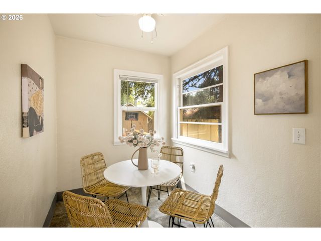 946 Se NEHALEM St, Portland, OR 97202