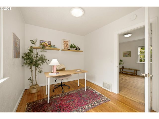 946 Se NEHALEM St, Portland, OR 97202