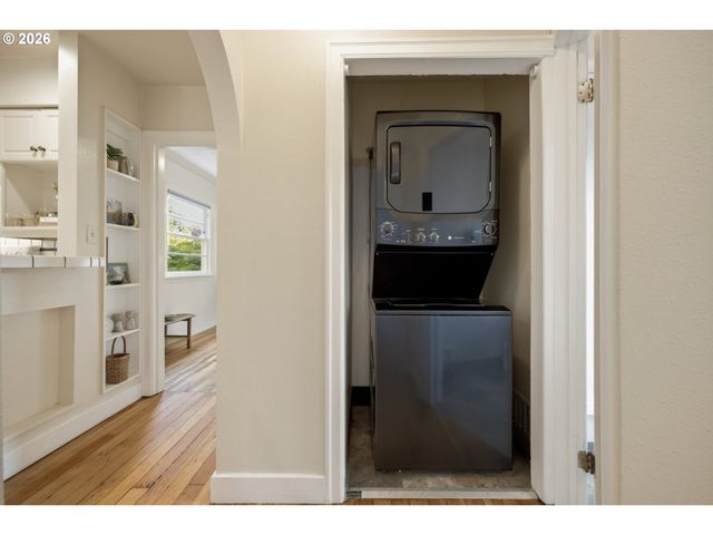 946 Se NEHALEM St, Portland, OR 97202