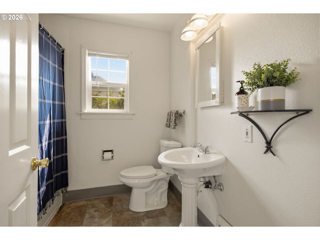 946 Se NEHALEM St, Portland, OR 97202