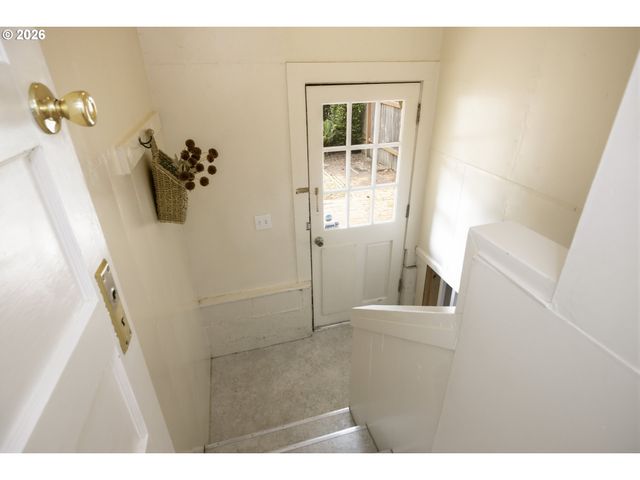 946 Se NEHALEM St, Portland, OR 97202