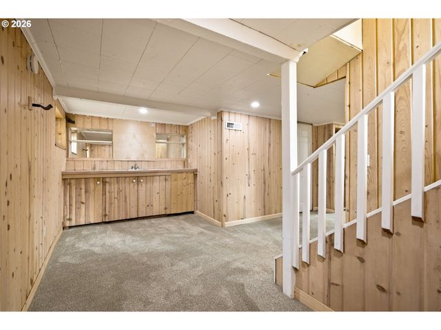 946 Se NEHALEM St, Portland, OR 97202