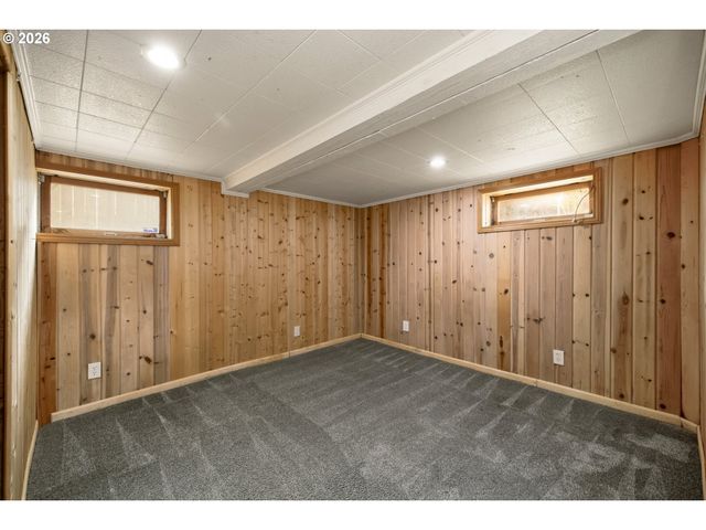 946 Se NEHALEM St, Portland, OR 97202